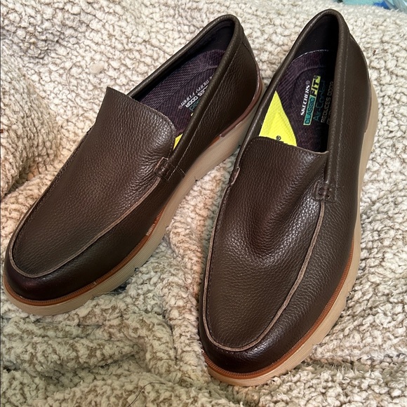 Mens Skechers NWOB Dark Brown Leather Slip-On Loafers, Sz 10.5 - Picture 1 of 8